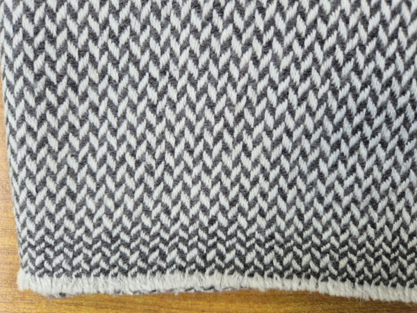 Stola 70x200cm mit Strickmuster | 100% Kaschmir, Grau-Weiß | Handgemacht, WSDO - EINZELSTÜCK
