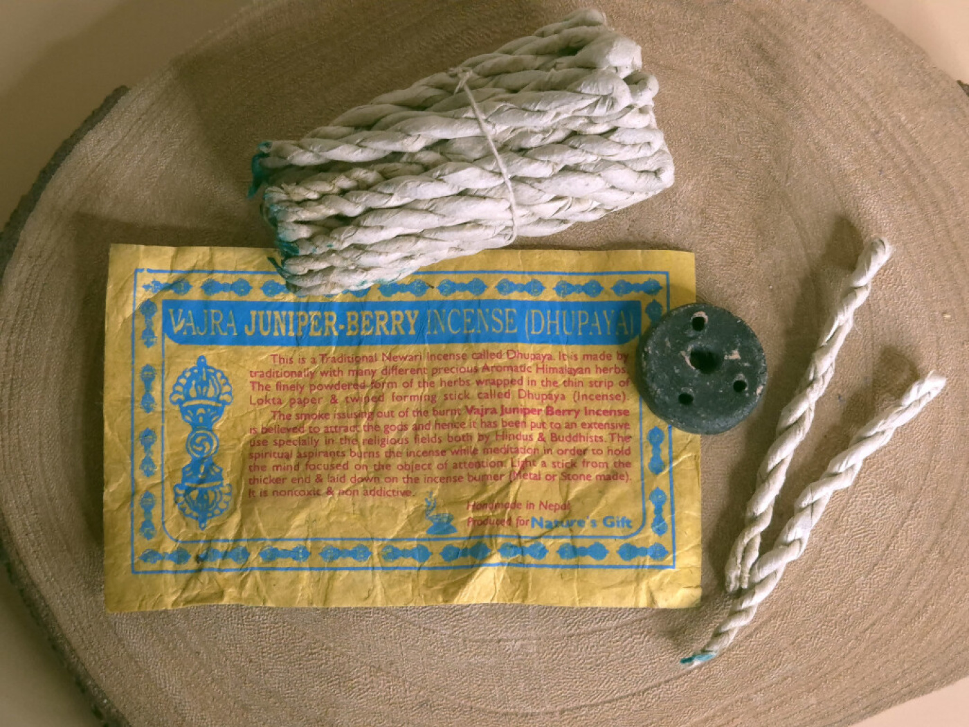 Vajra Juniper Berry – traditionelle Räucherschnüre aus Nepal mit Wacholder-Duftcharakter.