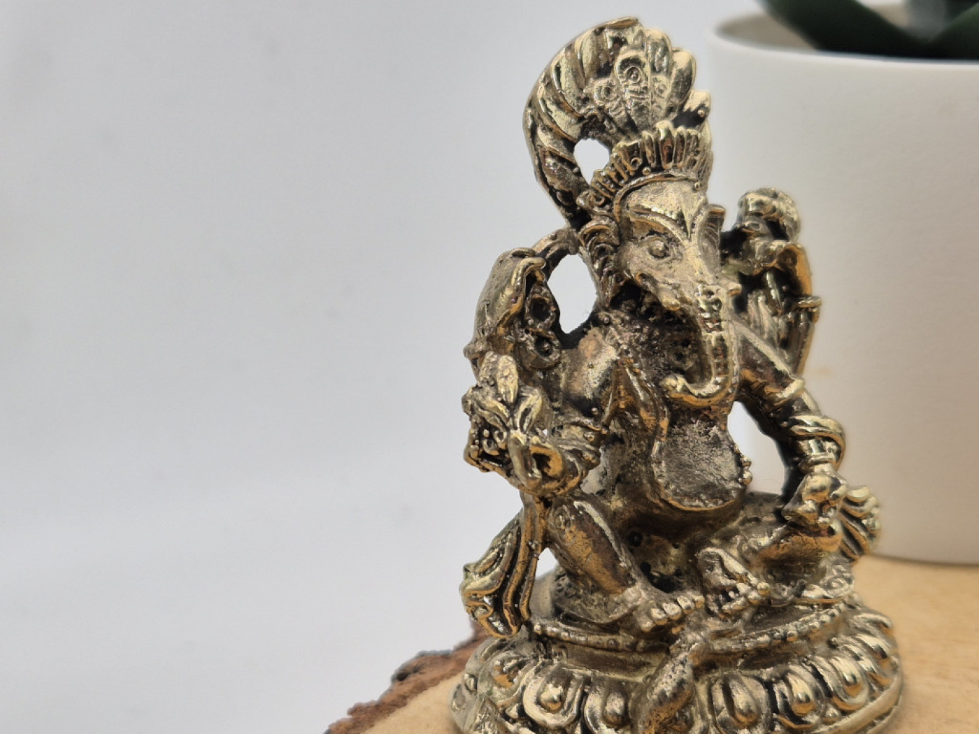 Ganesha aus Messing | Mini Statue | 6,2 cm | Nepali Style | Handgefertigt in Nepal