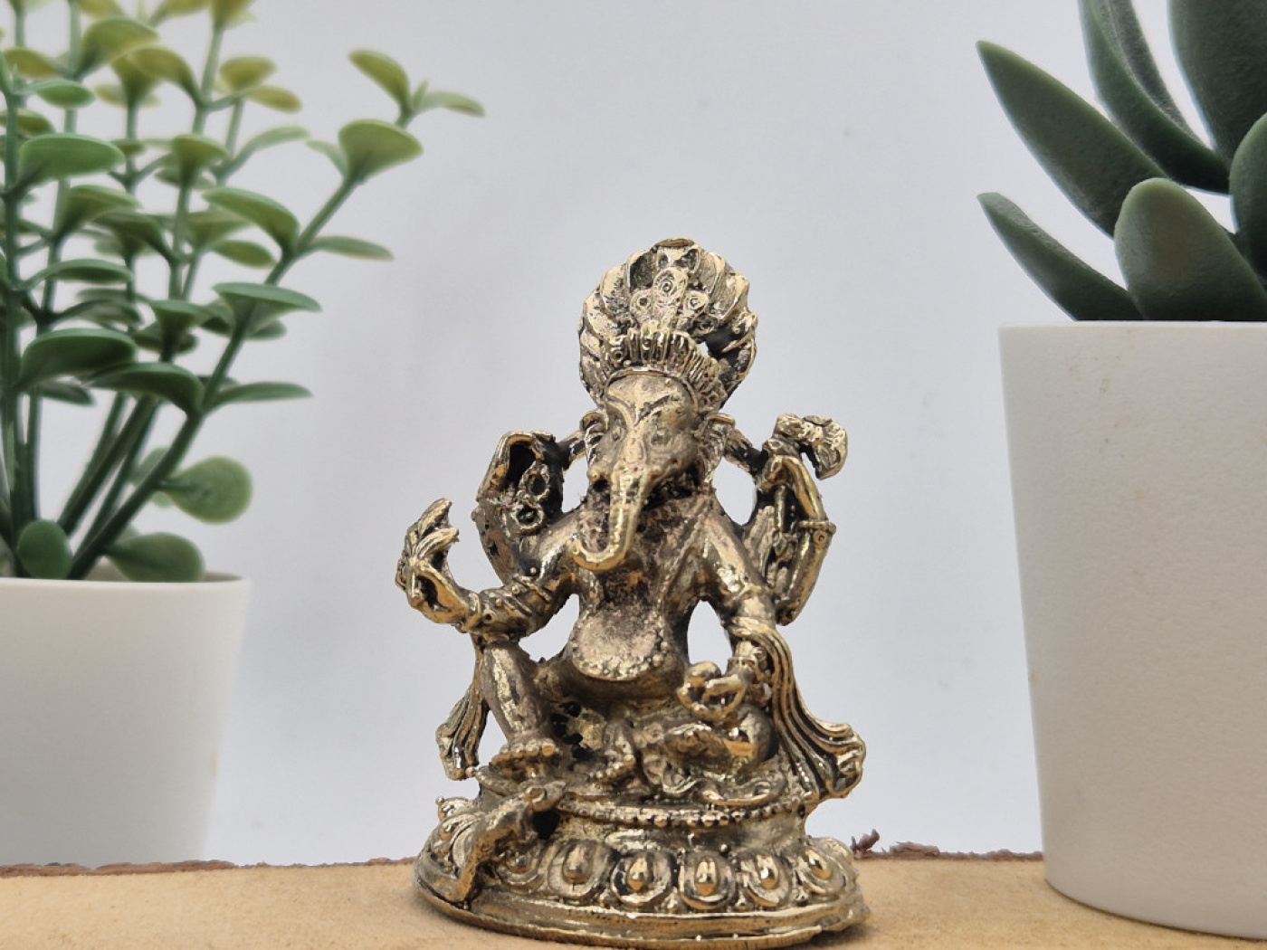 Ganesha aus Messing | Mini Statue | 6,2 cm | Nepali Style | Handgefertigt in Nepal