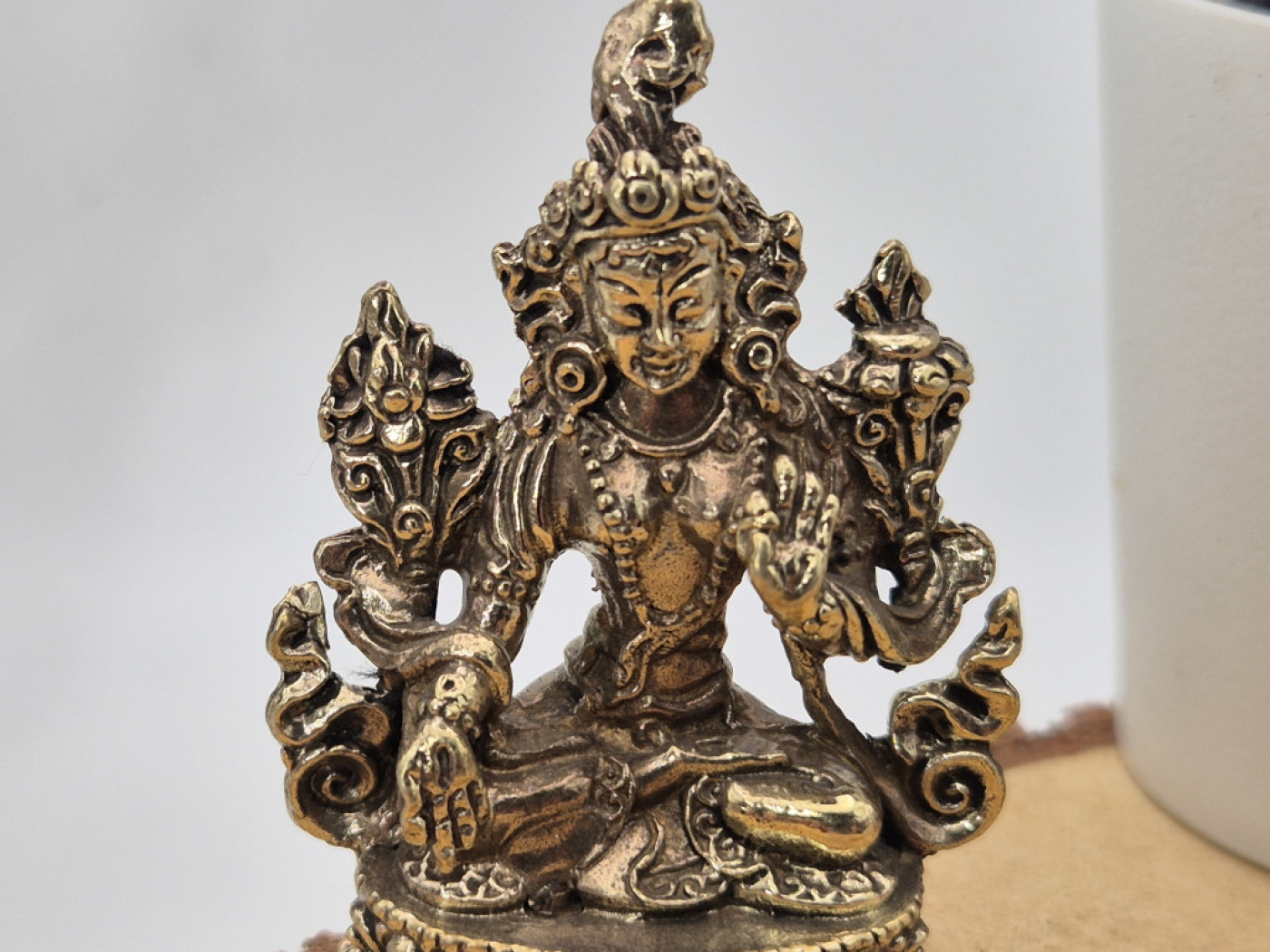 Weiße Tara aus Messing | Mini Statue | 5,8 cm | Handgefertigt in Nepal