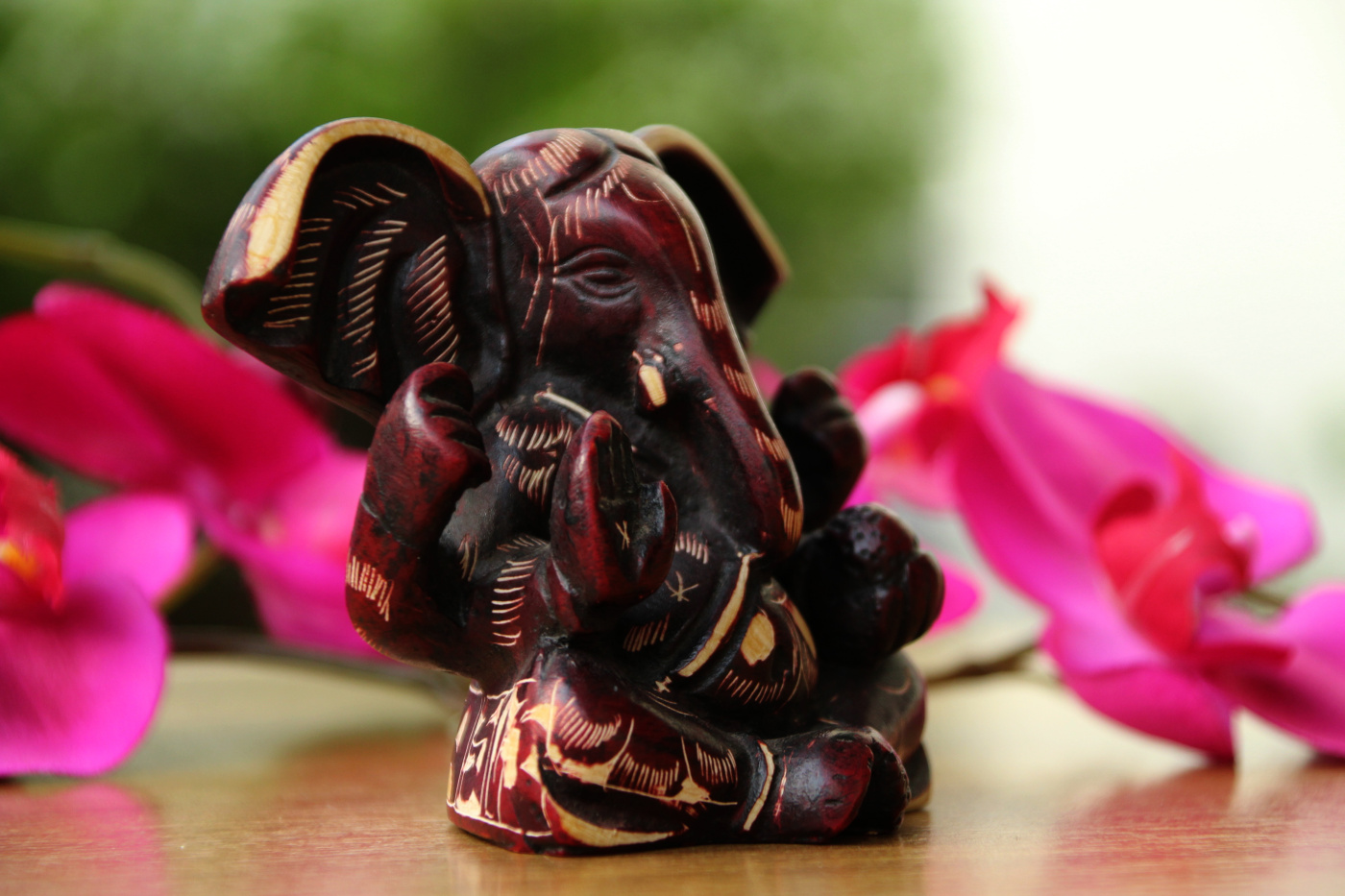 Ganesh aus Resin (Gießharz; 7,5cm; geschnitztes Design)