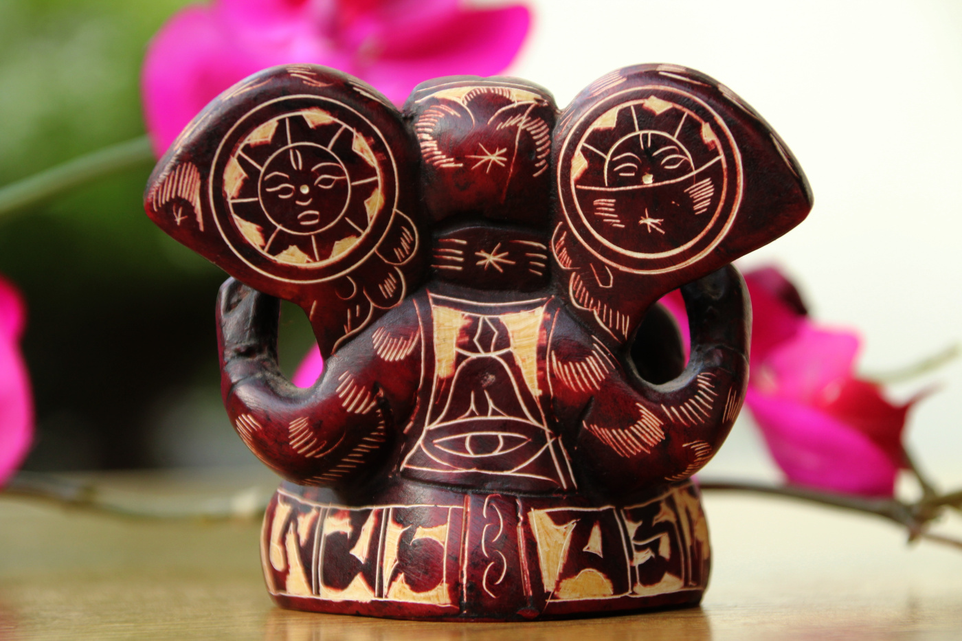 Ganesh aus Resin (Gießharz; 7,5cm; geschnitztes Design)