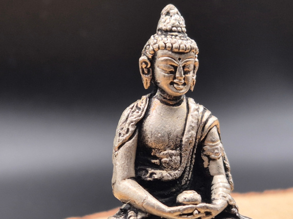 Meditierender Buddha aus Messing | Versilbert | Handgefertigt | ca.5,5cm