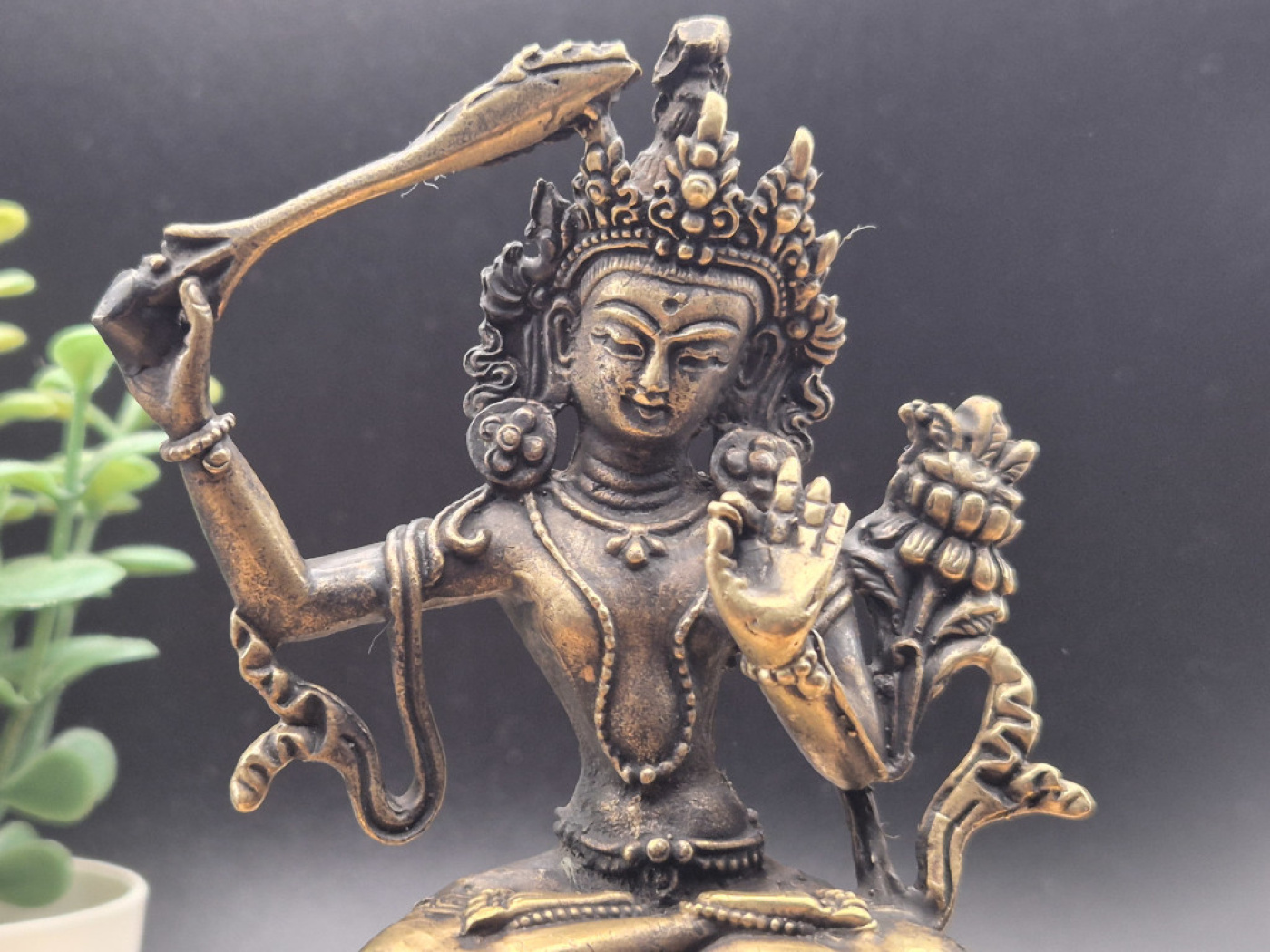 Manjushri – Bodhisattva der Weisheit | Messing in antiker Optik | ca. 10 cm