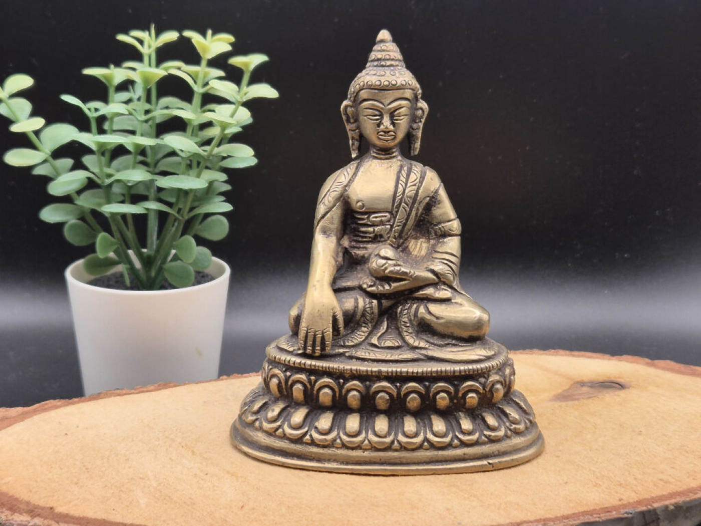 Erdender Buddha aus Messing | ca. 11 cm | Mit Lotussockel | Einzelstück