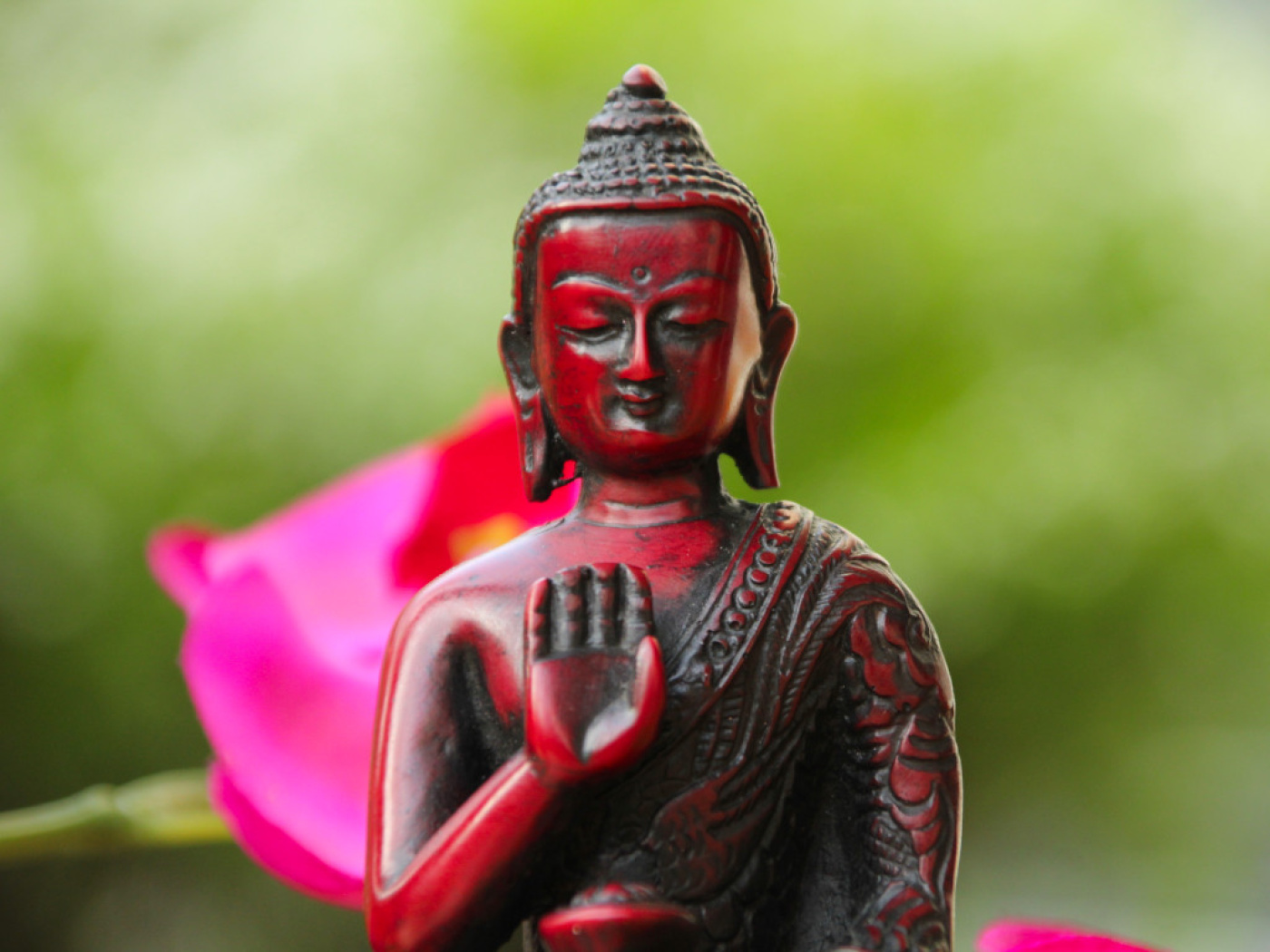 Beschützer Buddha Statue aus Resin mit Abhaya Mudra