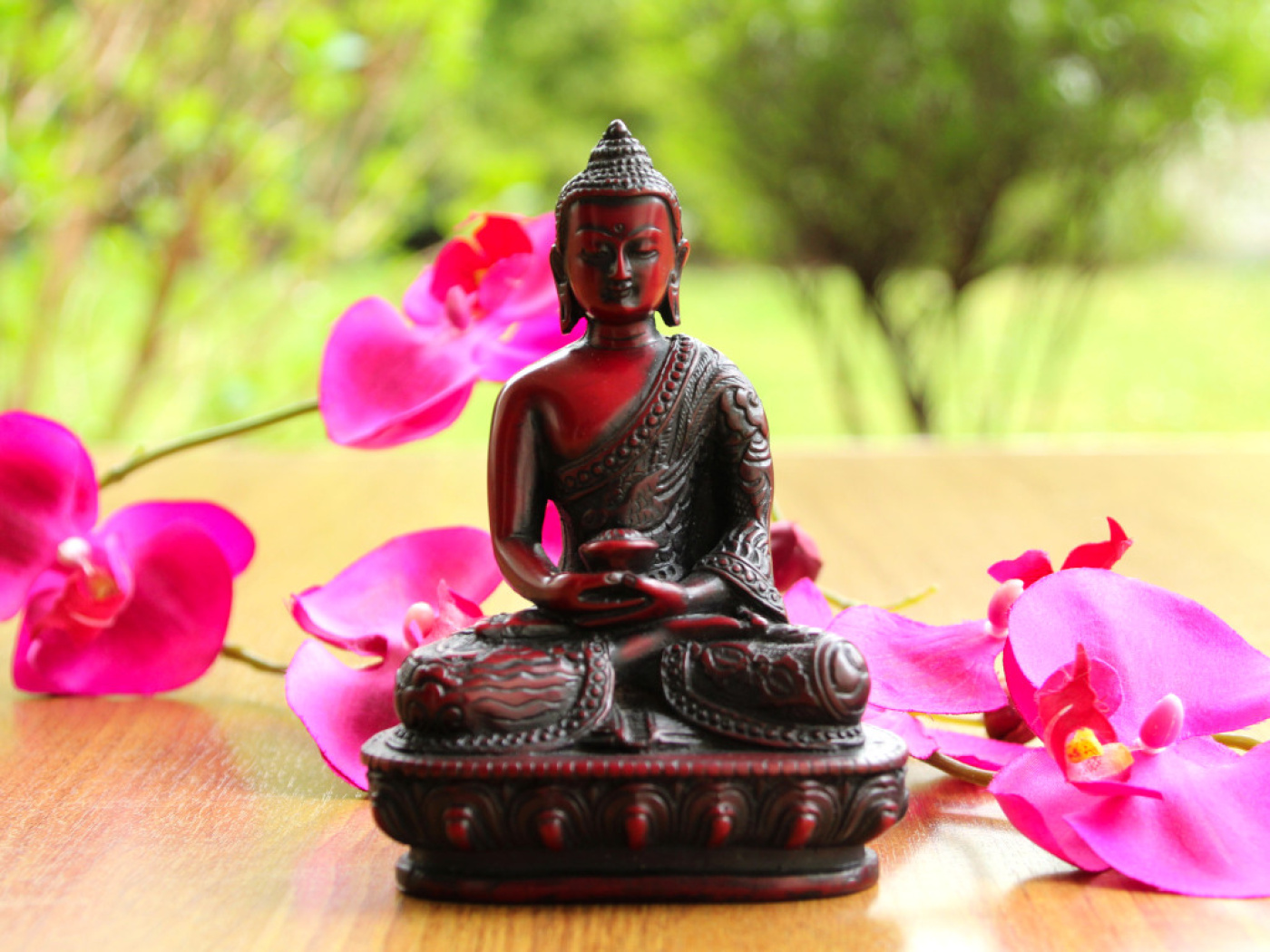 Meditierender Buddha aus Resin mit Dhyana Mudra