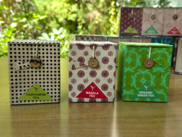 Tee-Box-Set aus Nepal | Lokta-Schuber mit 3 Sorten Tee (3×50g)
