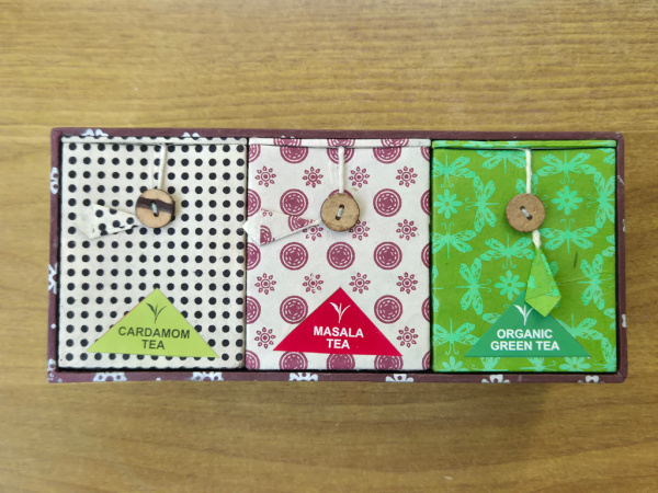 Tee-Box-Set aus Nepal | Lokta-Schuber mit 3 Sorten Tee (3×50g)