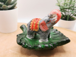 Räucherstäbchen-Halter aus Ton "Elefant auf Bodhi-Blatt" | Für Räucherstäbchen mit Halter